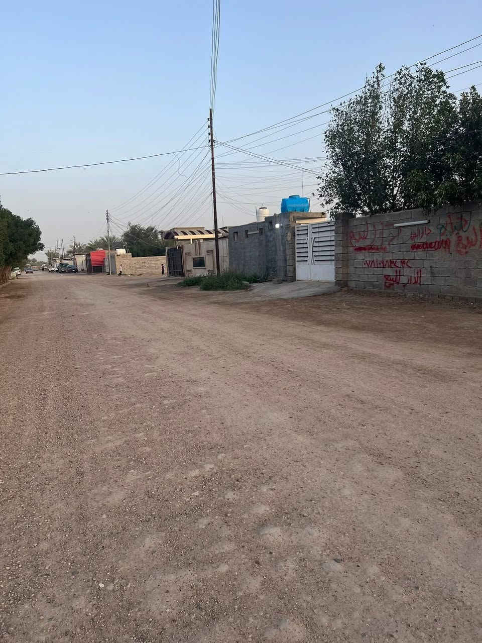 دار للبيع زراعي
في ابو غريب خلف محطه جوهرة العدنان المساحه 400 متر 

بيت كامل بي نقص فقط لارضيه صبه مو سيراميك 

شارعا 15 متر منطقه سكنيه وخدمات كامله 

يبعد عن السريع كيلو لبيت يحتوي على غرفتين وستقبال ومطبخ

وحمامات داخليه وخارجيه وبي حديقه جبيرة وكراج يتسع ل 4 سيارات البيت واجهية 14 متر والنزال 29 البيت جاهز للسكن 

السعر 82 وبي مجال 

للاستفسار *********** //

                 ***********//
