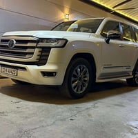 لاندكروز VX بريم اخت الزيرو ماشيه 15 الف كفاله موديل 2023 رقم بغداد 6 ...