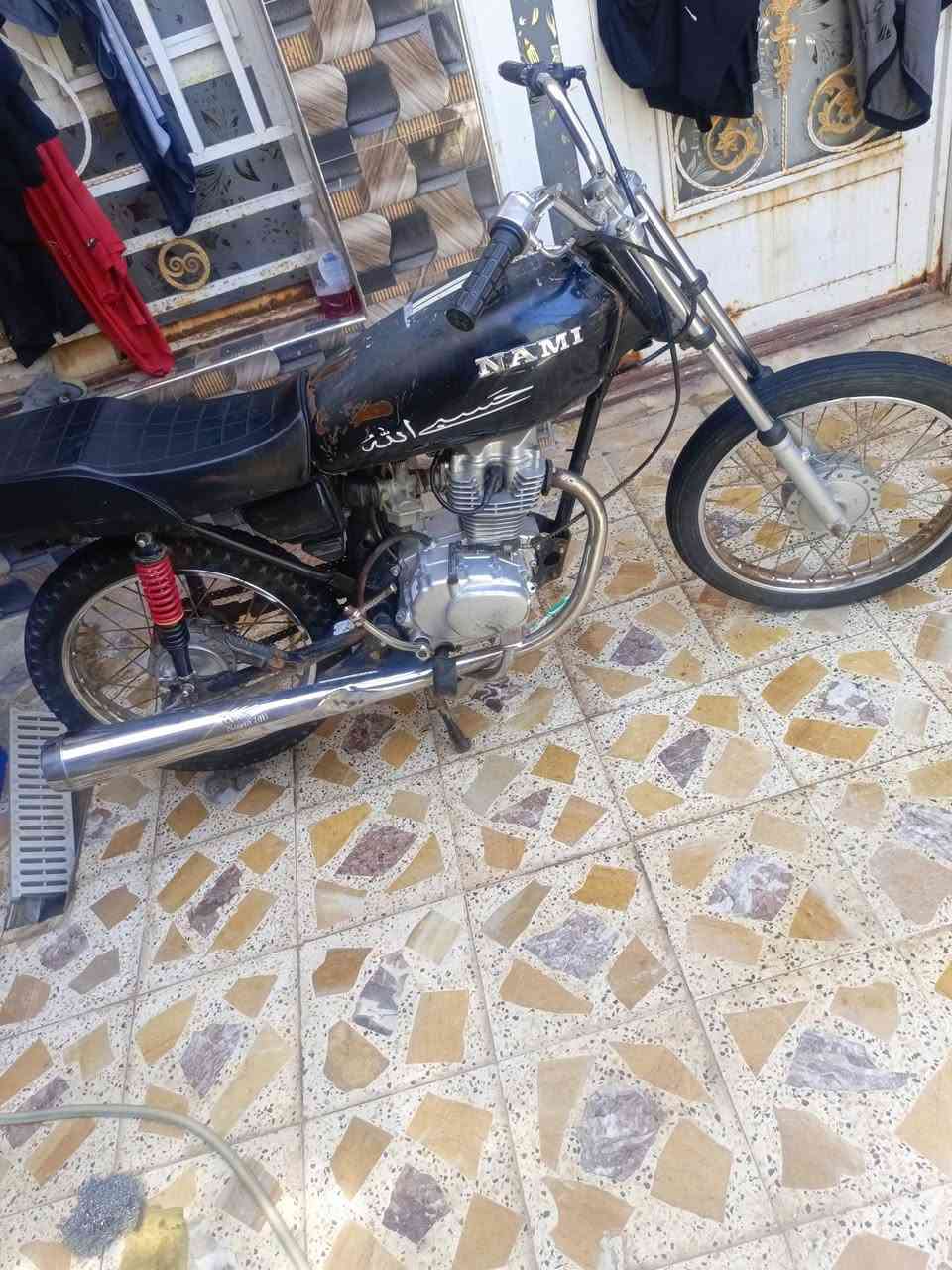 دراجه للبيع بدون وراق نضيفه شاصي نامه اصلي بعده بلجيس لا لحيم ولاشي مكينه نامه اصلي مبدل بيه ولفات مكينه ناعمه سعره 425بيه مجال لشراي يتصل ويدلل ***********مكاني لعماره
