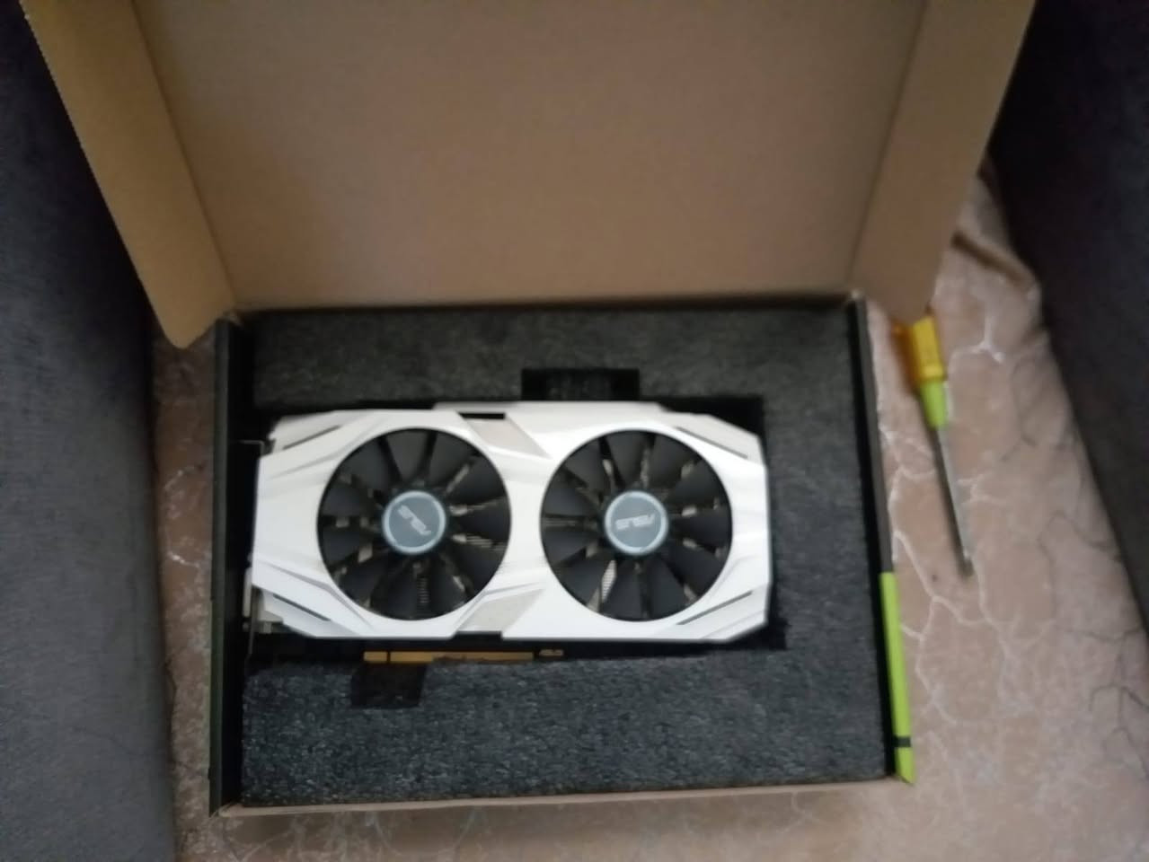 GTX 1070 8gb Asus
ب140 الكارت نضيف واليريده يطبلي اشوفه ادائه 
Ryzen 5 3600 جديد بس الستيكر   90فتحته مامفتوح ب
رقمي ***********
