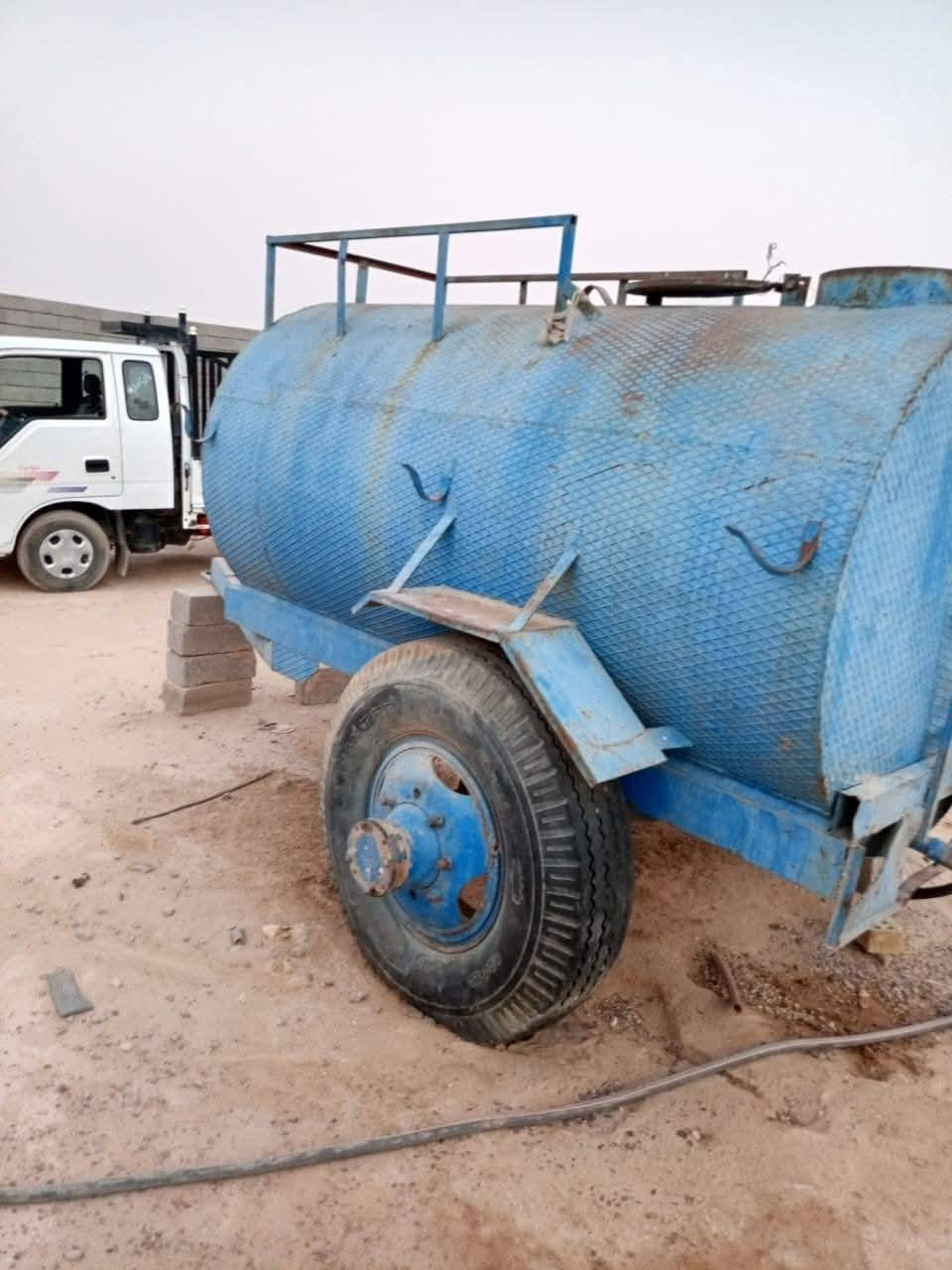 السلام عليكم ورحمة الله وبركاته
معدات زراعيه للبيع
مقطوره تزن 3600لتر ..رفاس عدد اثنين هندي وزن ثقيل بوكس ضخم مترين وعشره ...حاشوش جت مرشات مكافحه عدد 2 الراغب بالشراء الاتصال على الرقم. ***********
