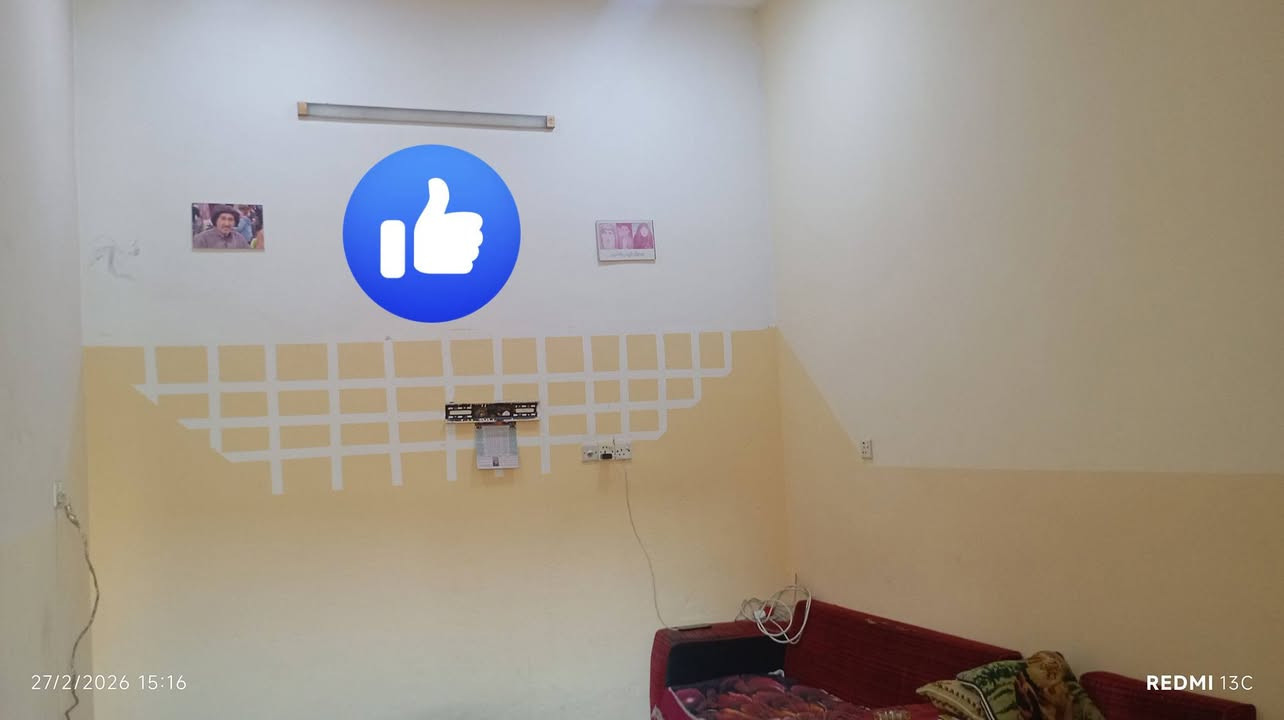 بيت لبيع في منطقت الحميديه يم سوك لجديد قريب ع شارع اول متدخل لفرع رابع بيت يحتوو ع غرفتين وصاله ومطبخ وستقبال وحمامات 2  وتواليت وحوش ومنور لمساحه ١٠٠متر طابق ونص *********** مي ومجاري وتبليط قريب ع شارع العام رابع بيت بلفرع
