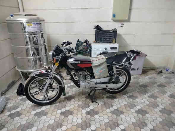 السلام عليكم دراجتي للبيع دراجه موديل 2021دراجه كامله محركه يخبل لا تبخير لاتنقيص اوراق كامله السعر 475وبيه مجال بسيط المكان الخالص الرقم***********
