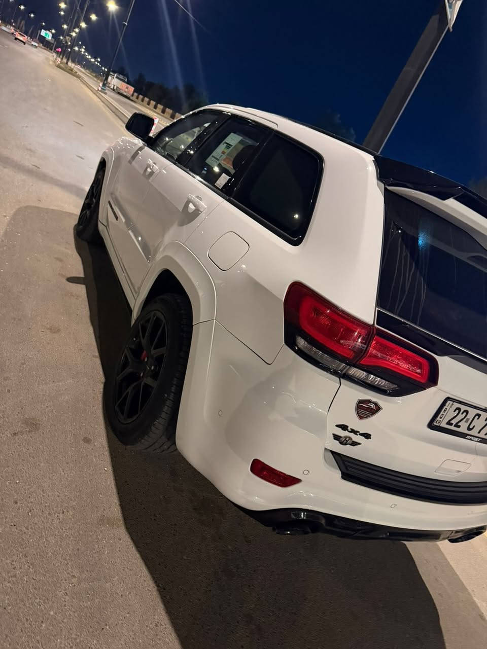 اسلام عليكم 
بيع مستعجل 
جيب خليجي 

جيب   6.4   grand cherokes  SRT  V8 2020

السيارة فول مواصفات استراد خاص
-السيارة  8 سلندر 
-محرك  6.4L . بقوة 470hp
-گيج 300km
-السيارة ضمان دولي. 2سويج و شغال 
-صندوق شفط 
-دسكات امامي و خلفي من brembo 
-السيارة دفع رباعي 
-ماشية 119 KM كيلو 
-سقف بانوراما 
-لايت ليد active متحرك
-الدبلات كامل هواءِ يصعد و ينزل 
-السيارة auto park 
-رادارات 360 درجة كامل 
-كشنات كهرباءِ و خزن
-كشنات امامي  تدفة و تبريد و ستيرن تدفة
-كشنات خلفي تدفة 
-السنوية و هزة كلة جديد
-
السياره كفاله عامة عدا ضرر بسيط باب الصدر ومصلح ومسوي كارت 
-سعر /32500$
-رقم هاتف / ***********
-عنوان /  النجف
