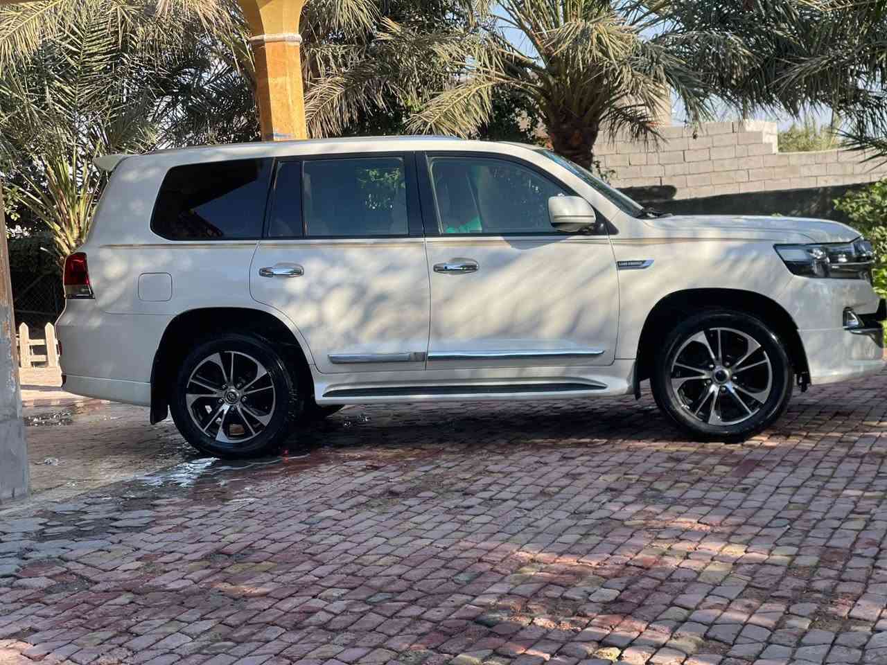 سلام عليكم  لاندكروز موديل 9 محدثه 21 رقم بغداد الالماني فول مواصفات مكينه 6 سلندر السعر 255 وبيها مجال قليل لشراي العنوان البصره القرنه للئستفسار اتصل. ‭***********   
***********
