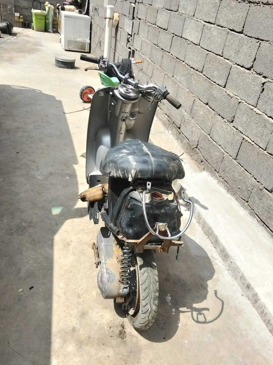 دراجه للبيع كلاسك كوم حديد 50بكاني حي نصر رقمي ***********
