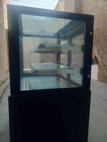 يالله السلام عليكم للبيع عارضه تبريد جديده للكيك و معجنات ومقبلات والاجبان 300 وبيه مجال مكاني النجف الأشرف حي الجمعية رقم الهاتف ***********
