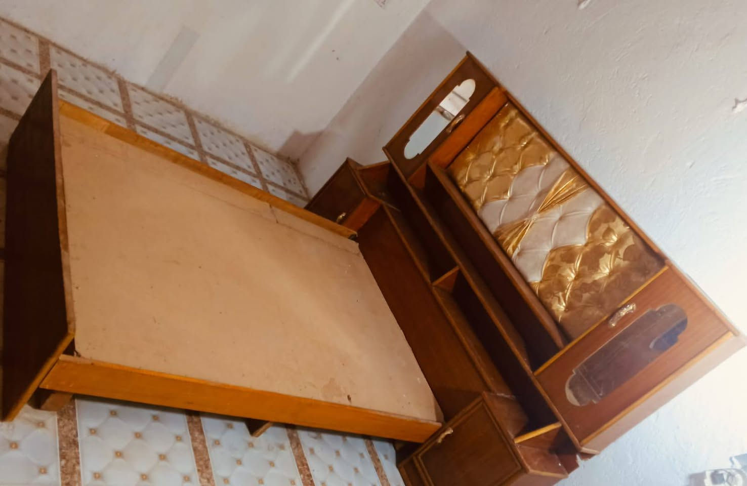 غرفه ٦ صاج عراقي  نظيفه مصبوغه كامله...السعر ب430..شراي يتصل ***********..توصيل اكو..
