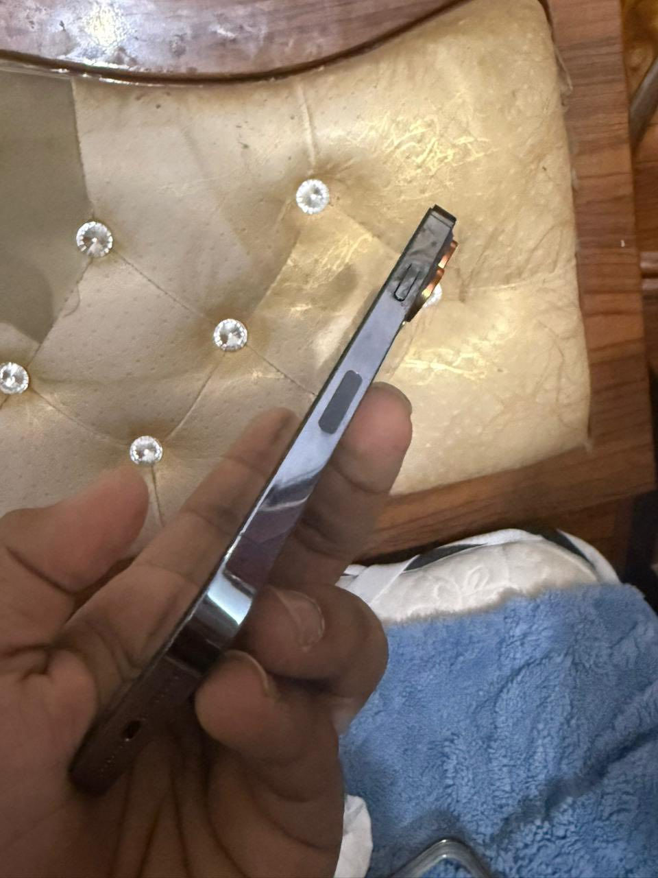 آيفون 13 برو ماكس للبيع
ذاكره 256
البطارية 76 بلادي 
جهاز  بس شخط بل ضهر ما مبين 
باقي التفاصيل موضح بل صور 
السعر 550 قفل 
كربلاء الانتفاضه الثالثه قرب الدره 
رقمي ***********
