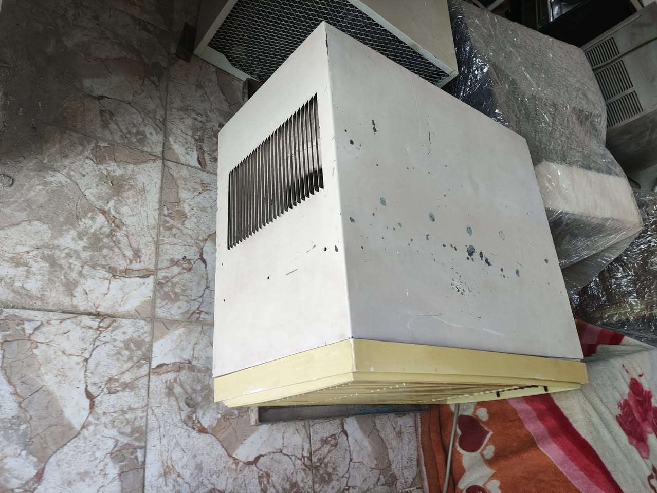 السلام عليكم مكيف جنيرال للبيع طن ونص نضيف اتصال  ***********
