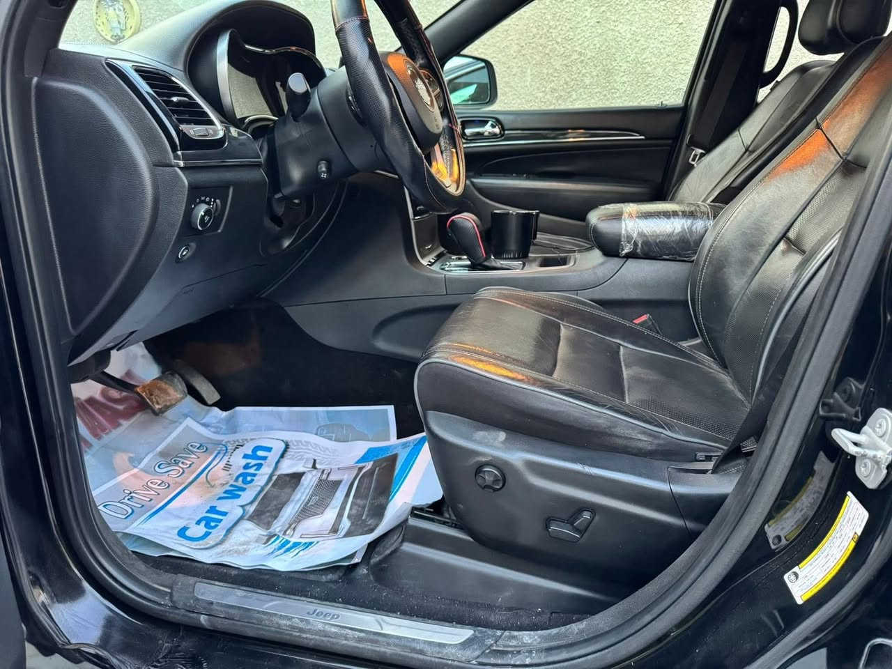 جيب 2020اوفر لاند فول مواصفات مبدل باب خلف السائق وبارد بالجاملغ الخلفي سونار موجود صور الحادث موجوده ماشيه 60الف ميل 
***********
