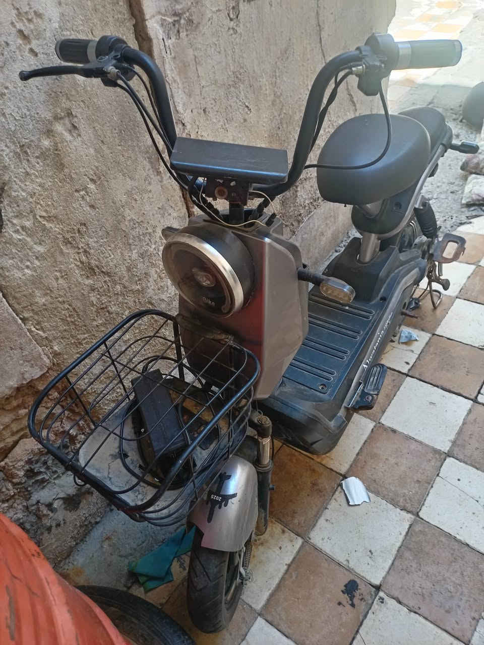 ماطور للبيع شحن للبيع السعر 250نضافه فول بس يعوزه باتريات للستفسار عل رقم ***********
