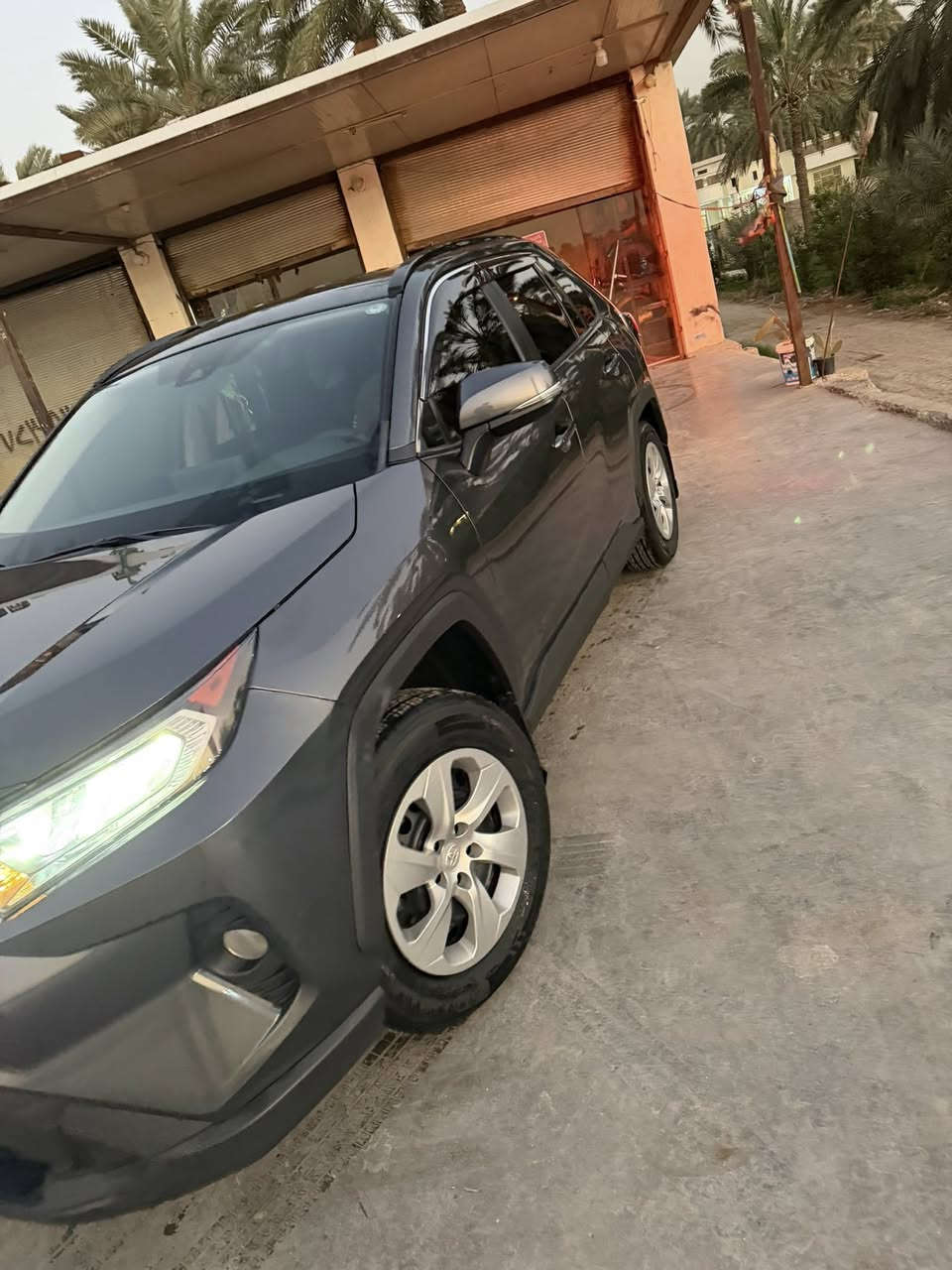 السلام عليكم تويوتا راف فور فئه LEموديل 2021سيارة بسمي تحويل وكاله ترهم مراوس حسب قناعة حادث سيارة بس دعاميه الاماميه السعر والاستفسار على هذا رقم***********
