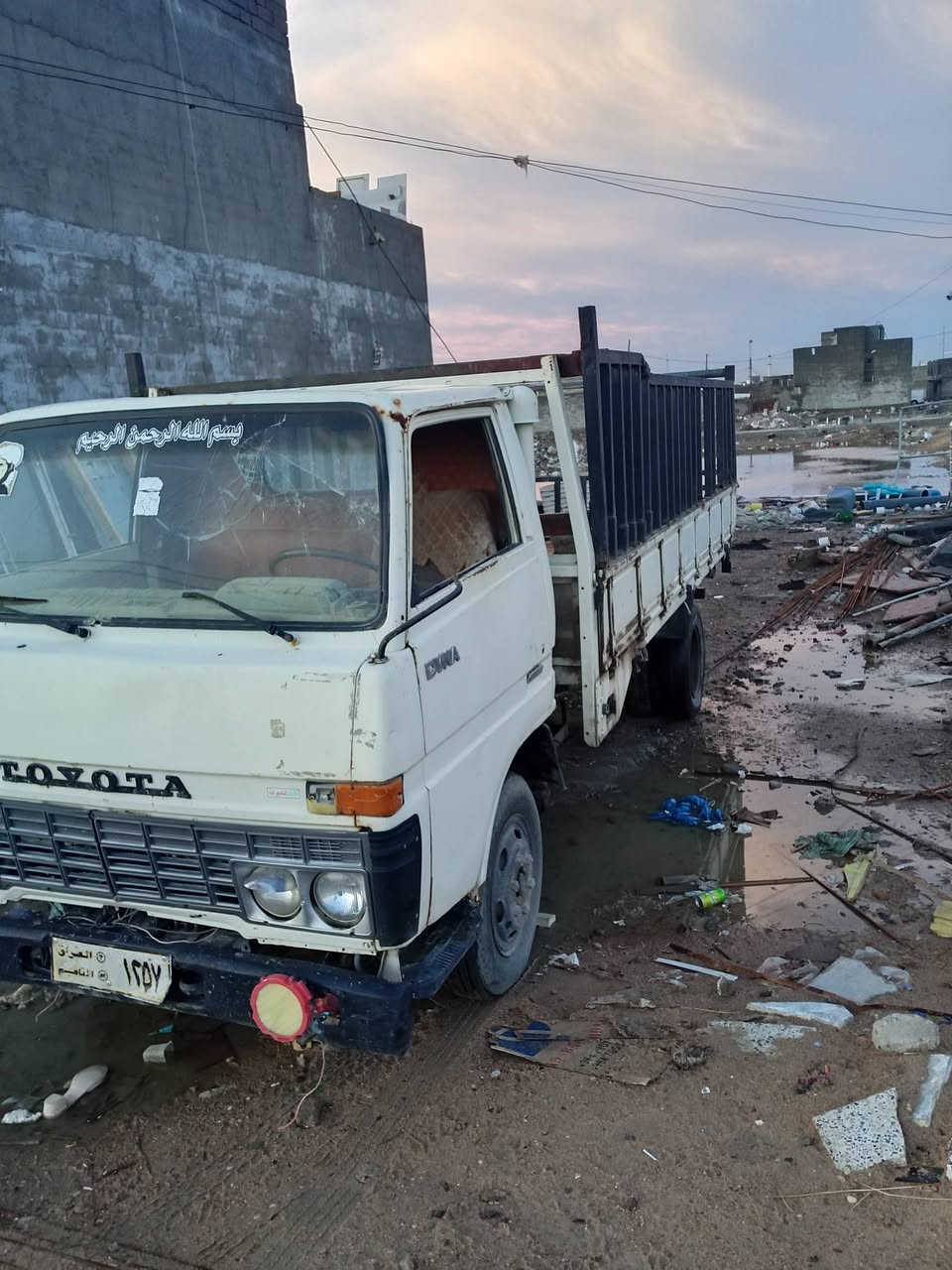 سلام عليكم سياره داينا ياباني لبيع سياره نظيفه مستعجل على بيتعه سعر 45وبيه مجال بسيط رقمه تئميم عنون بغداد ***********
