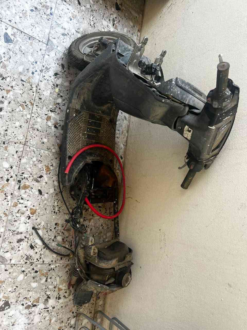 للبيع ماتور رصاصي يحتاج باتري ما يشحن سعره 250 بيه مجال ياماها غراضه كامل ابيع جف ترب 70 بيه مجال وهاي رقمي واتساب ***********
