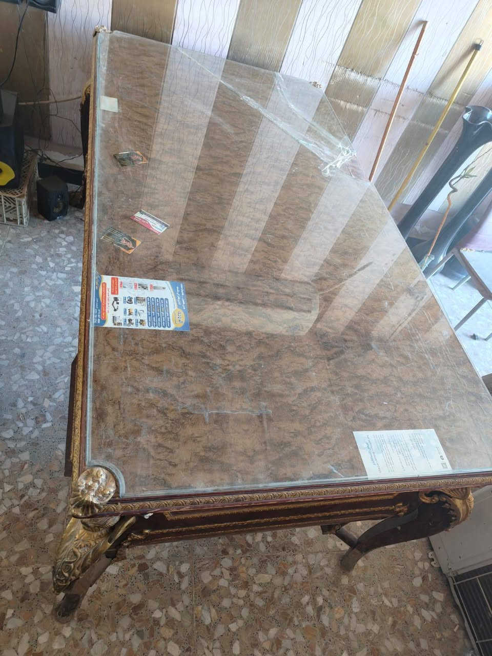 ميز مكتبي خشب زان مصري الاصلي شغل درجه اولى 
السعر 150 العنوان ورديه خارج ***********
