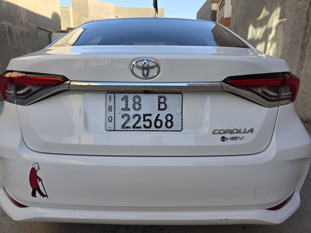 السلام عليكم..كورلا هايبرد ماشيه فقط 9000 بعدها زيرو بيها فقط شخط بين الباب الخلفي وجاملخ غير هذا الشي ماكو سياره تخبل اني حتي الغرفه مالته مغلفه علمود أحافظ عليها ...بسمي رقم بابل  وهاي صور كبالك أريدها 155 وهذا رقمي ***********
