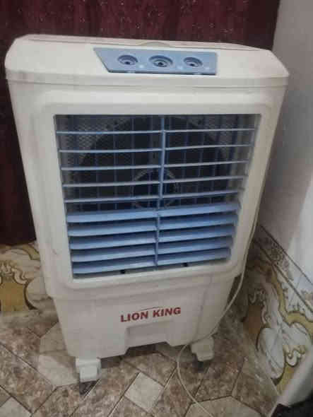 السلام عليكم مجموعة غراض  للبيع السعر في الخاص او الأتصال على رقم الهاتف 
***********
1 مكيف 
2 كونفيره
3 باب خشبي 
4 مكتبه
