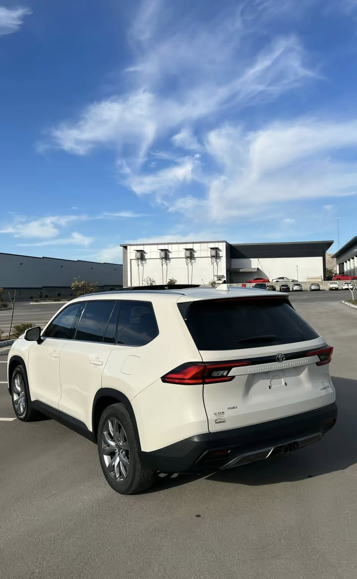 � تويوتا جراند هايلاندر موديل 2024
فول فول – فئة LIMITED – سيارة VIP

🔥 السيارة نظيفة نظافة الوكالة وما بيها أي نواقص
🔥 استعمال خفيف وجاهزة للفحص

المواصفات:
✅ بانوراما
✅ داخلية VIP فخمة
✅ شاشة كبيرة
✅ نظام صوت JBL
✅ رادار أمامي وخلفي
✅ رادار مرايات + تحذير خروج عن المسار
✅ بصمة تشغيل
✅ شحن وايرلس
✅ كشنات كهرباء
✅ مرايات كهرباء بإشارة
✅ جاراج كهرباء
✅ دبل أكس (فل مواصفات)
✅ طيارات جديدة

ملاحظة مهمة:
السيارة بيها تعديل بارد خفيف بباب السايق فقط
🚫 ما بيها شاصي
🚫 ما بيها إيرباق
السيارة حل حل حل ونظيفة جداً

💰 السعر: 435 ورقة
🔹 مجال بسيط للجادين فقط

📍 المكان: دهوك

📞 WhatsApp: 0751 459 5188
📱 Korek: 0750 901 7902

✨ سيارة مرتبة، مواصفات عالية، وجاهزة للتسليم ✨
