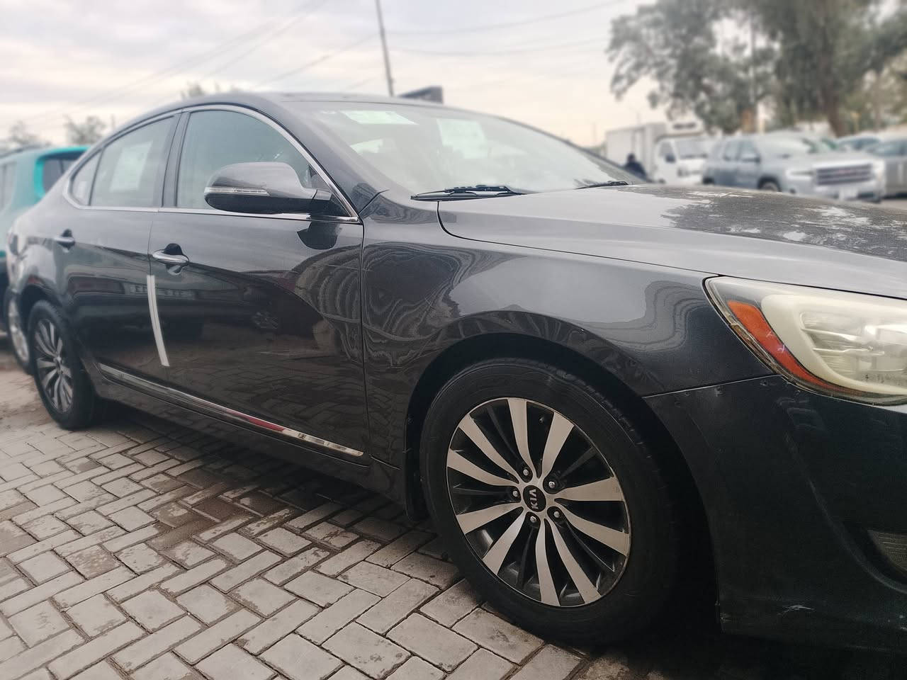 السلام عليكم
كيا كا دينزا موديل 13 
فول مواصفات سياره 
1/1
بي مكان صبغ جماليه 
مكفول من الضرب لا تبديل 
كير محرك تبريد مكينه كفاله عامه 
تخم تاير شواصي مكفولات بلادي 
رقم بغداد نكليزي سنويا جديد هزه جديد تحويل ثاني 
سعار سياره 95بي مجال شي بسيط 
العنوان بغداد بلديات نتصل وتدلل 
***********
