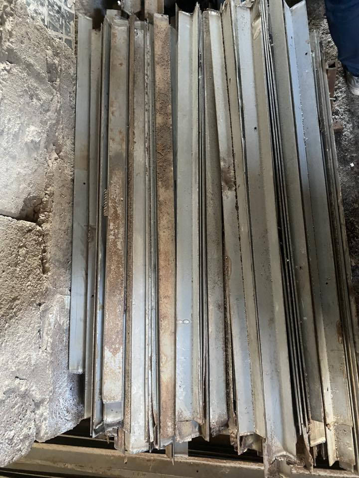 سلام عليكم زاويا للبيع طول (1/50) و (1/20) ام الانجين الكمية 1000 قطعة المكان بغداد للأستفسار ***********
