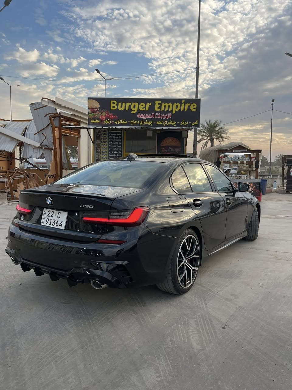سلام عليكم للبيع 

BMW 330i 2022
 تفاصيل واضحة كدامك فول مواصفات 
جاملغ مبدل نفس الون شركة وربع البنيد صبغ فقط سيارة كفالة لا بارد ولا صبغ مكاني بغداد حي الخضراء 
سعر ٢٥٠ بي مجال بصيط 
هـ ***********
