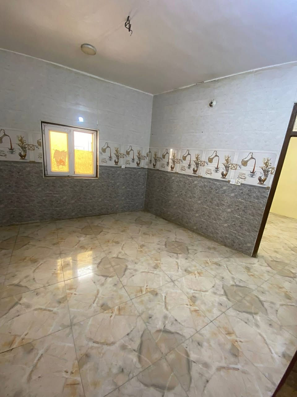 للايجار شقة كبيرة غرفتين نوم وصالة واستقبال وصحيات كبار حي الجامعة نهاية شارع ٢٠ للاتصال ***********
