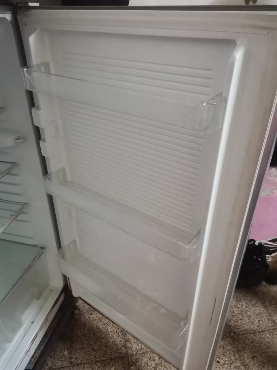 ثلاجه للبيع 150 ***********
