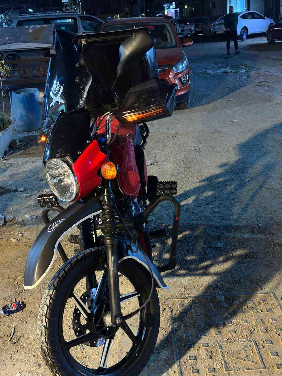 سلام عليكم
بوكسر للبيع 
موديل ٢٢ شكل ٢٣ 
كبل انكر سلف واطلع للشغل 
اوراق كامله شرط الترقيم 
دهن امزويل كل اسبوع 
شادلها شغلات 
١كشافات خارجيه 
٢ يدات هوائيه دبل اشارع 
٣ جامه خارجيه 
٤ درع اتريد هاذ الي عليها تريد البلادي موجود 
سعرها 1600 مليون وستميه وبيها مجال 
متواجد اتصال و واتساب 
***********
