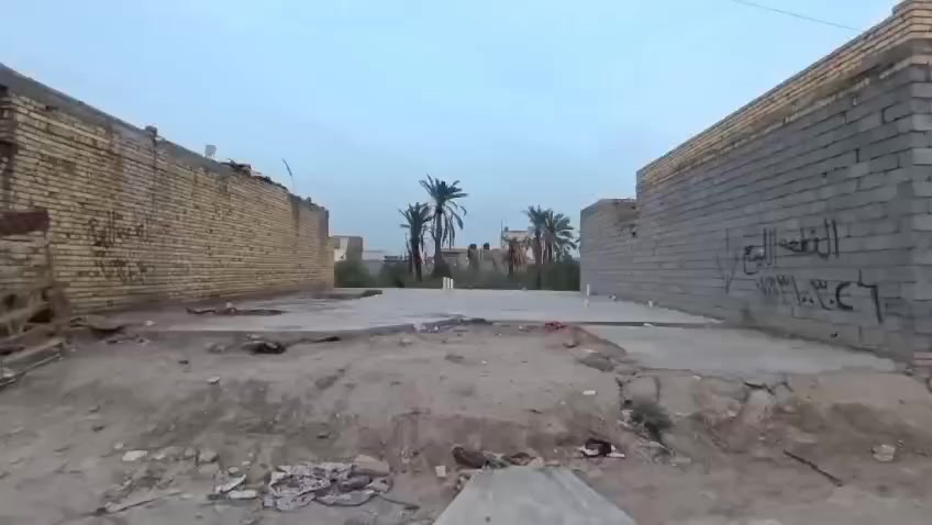 هاي القطعه  200 واجه 11ونص 
ونزال 18 
محدوله ومأسسه مجاري كامله ماي وكهرباء ومجاري  جاهزات 
شارع 8 متر 
والسعر 36سديناويه مثلجات ملاك فرع فرن الصمون 500 متر عن الشارع العام‏.. ‪***********‬‏
