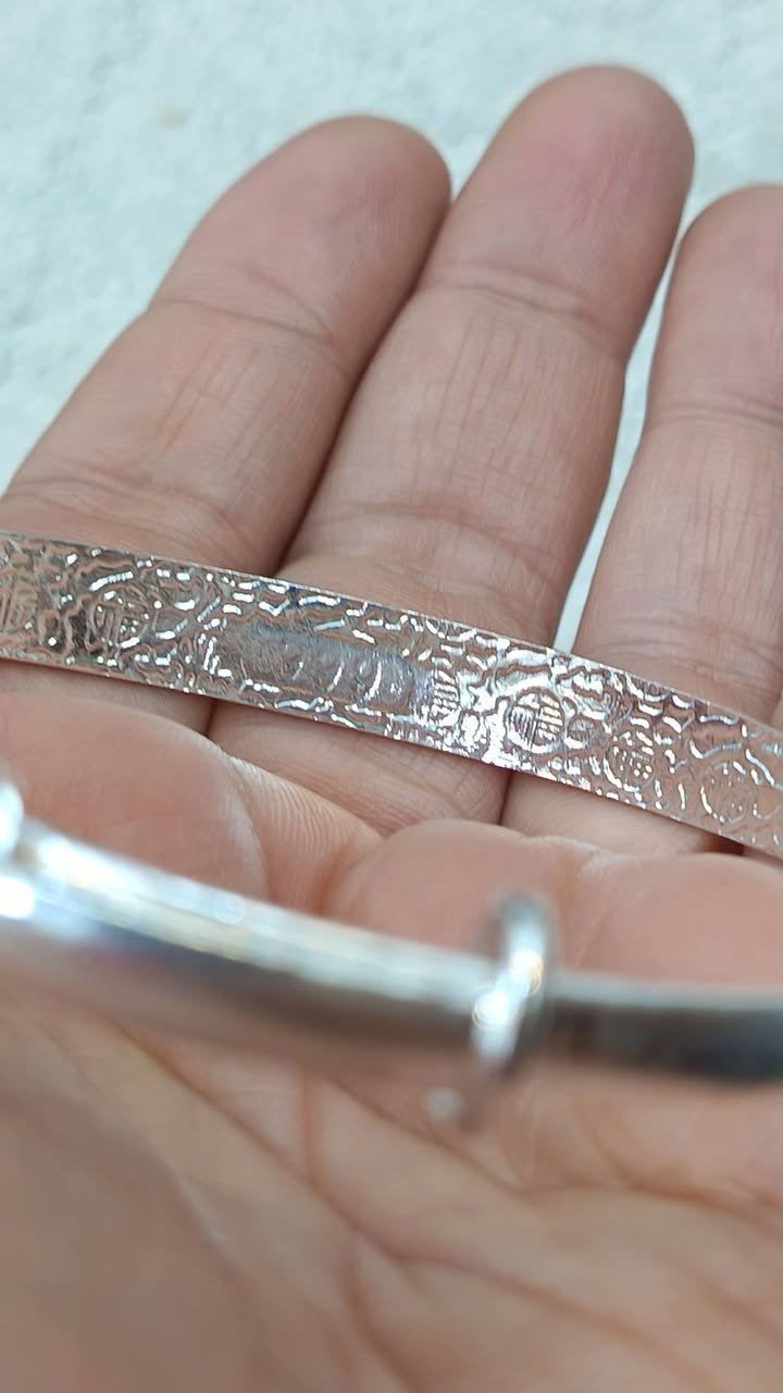 معضد مختوم ٩٩٩ مايلزك بلمغناطيس سعره  ب٦ آلاف


**إذا كنت صاحب هذا الإعلان وتريد حذفه لأي سبب، رجاءا أرسل رسالة إلى الدعم الفني**