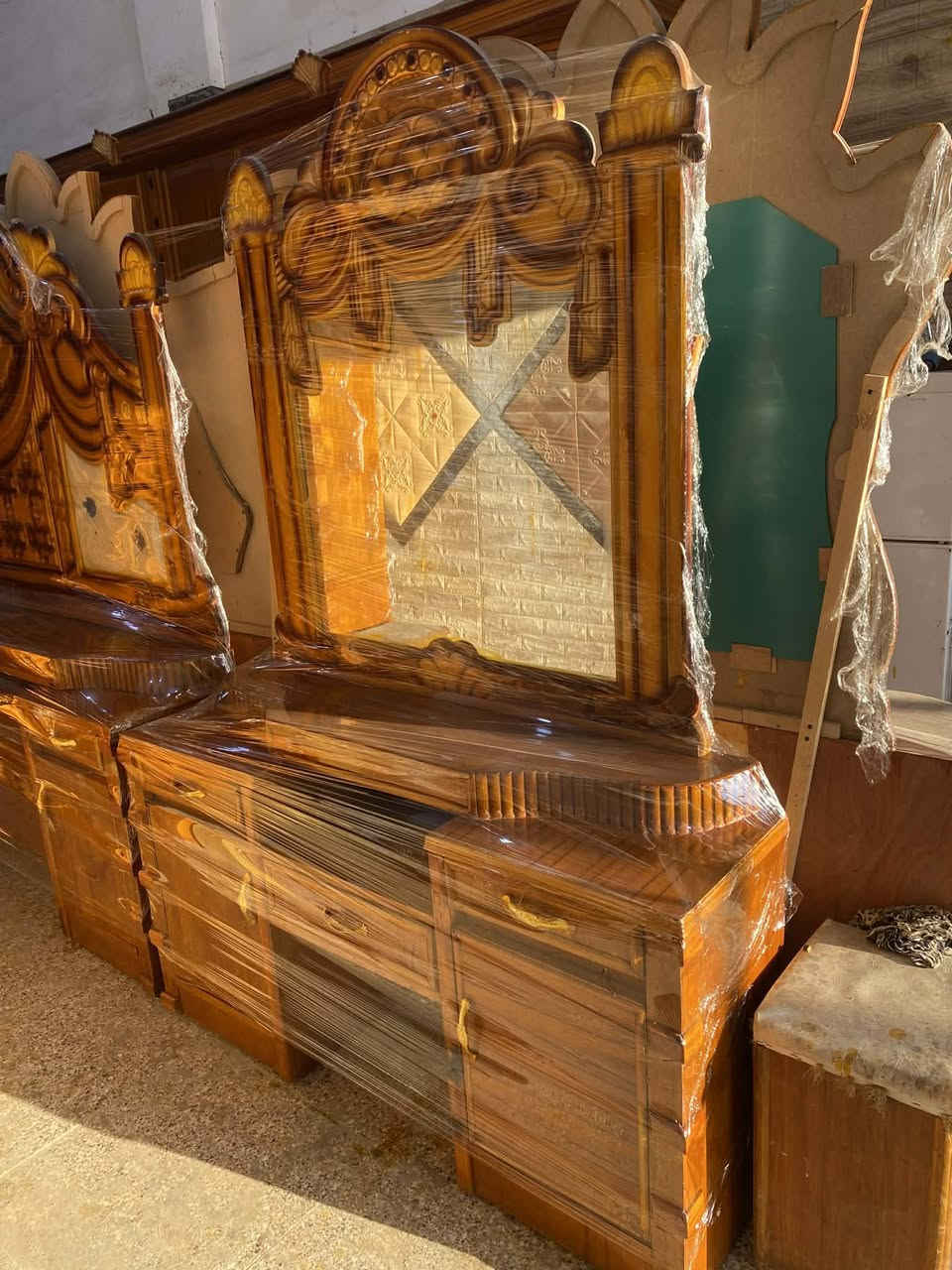 غرفة نوم عراقي مستخدم اخو الجديد وباسعار مناسبة شغل درجة اولى مرتب ضهر جرجوبة السعر 775 الف وبيها مجال للطيبين 
رقم الهاتف ***********
