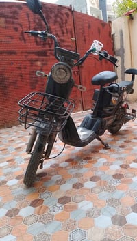 متوفر لدينا بايسكل شحن حجم 14 نضيف وشغال للأستفسار الاتصال على الرقم ا...