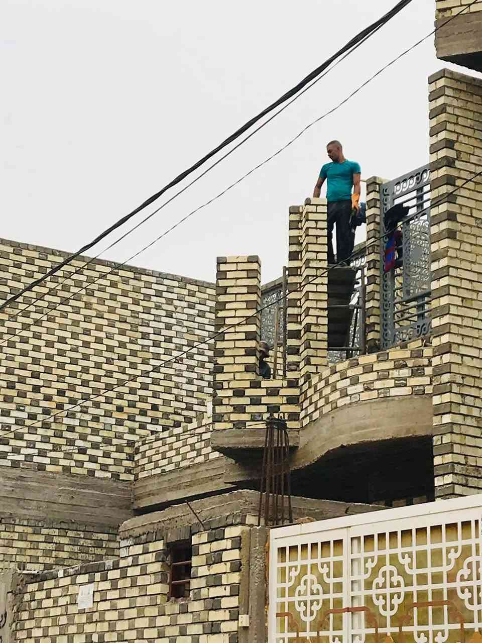 خلفه بناء متفرغ حالين تشتغل مقطوعه او كرسته وعمل ***********
