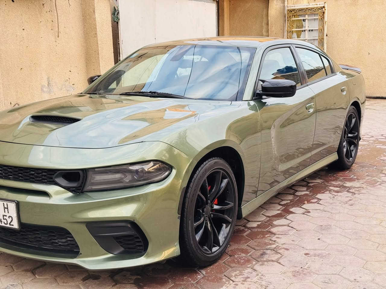 للبيع ***********جارجر موديل 2018 السعر 171أصل لون مميز محدث GTرقم بغداد مشروع وطني محرك 6سلندر حادثها جاملغ وبنيد بدون دواخل وبيها رشات صبغ بل صفاح اثر شخوط بدون حادث قماره وتكم وجنطة وشواصي ولغود  مكفولات السيارة جديدة وجاهزه من كير محرك حداديه تخم تاير تبرد تدفئه السعر 171 مكان السياره كربلاء المقدسة
