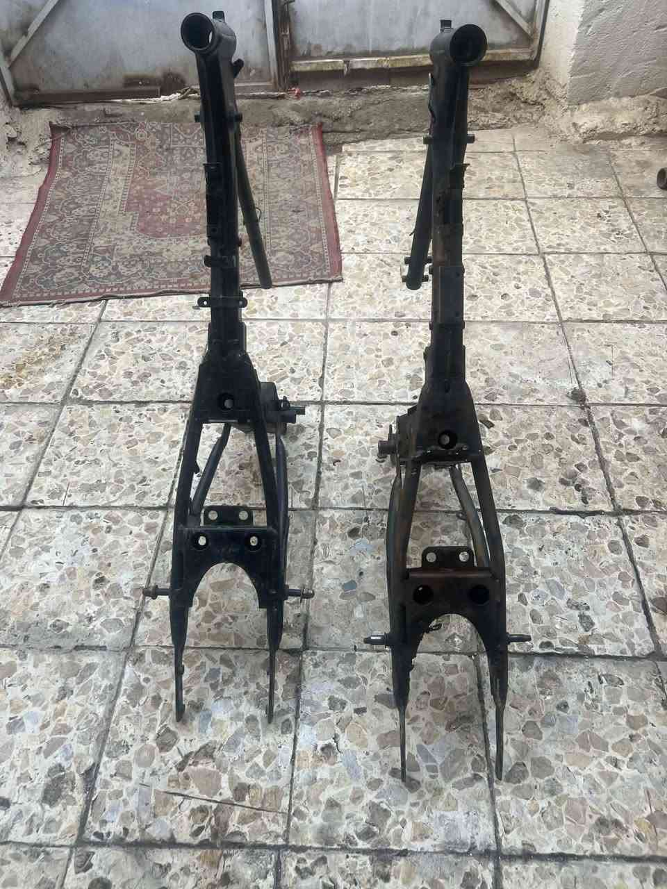 سلام عليكم شواصي ثنين كلك نضيفات كلش لا عواج ولا لحيم ب١٠٠ الواحد وبيهن مجال المكان ناصري الغراف ***********
