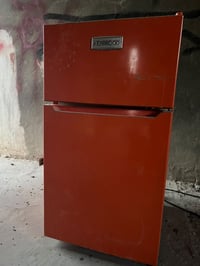 ثلاجة • ثلاجة صغيرة • ثلاجة غرفة • براد صغير • ثلاجة نظيفة • ثلاجة الف...