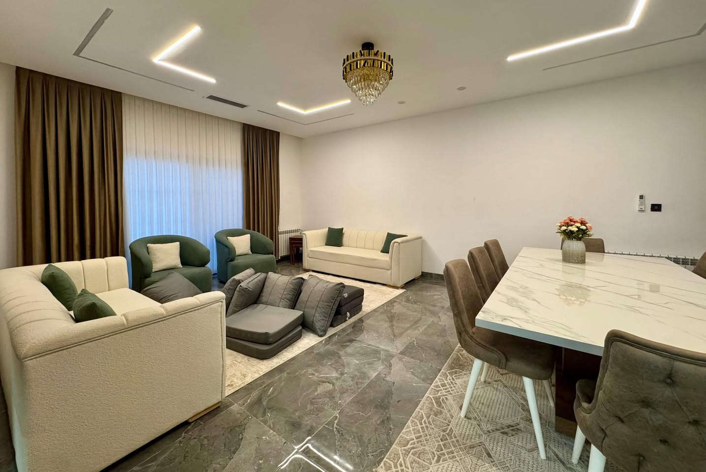 بيت للبيع في مجمع زانر ستي موقع مميز مقابل حديقه
٤ غرف نوم /٥ حمامات /مطبخ حار وبارد/ منظومه شوفاز /منظومه الواح شمسيه 
البيت مؤثث بالكامل

بمقدمة $160,000
للتواصل واتساب 
‪+964 750 004 6696‬
