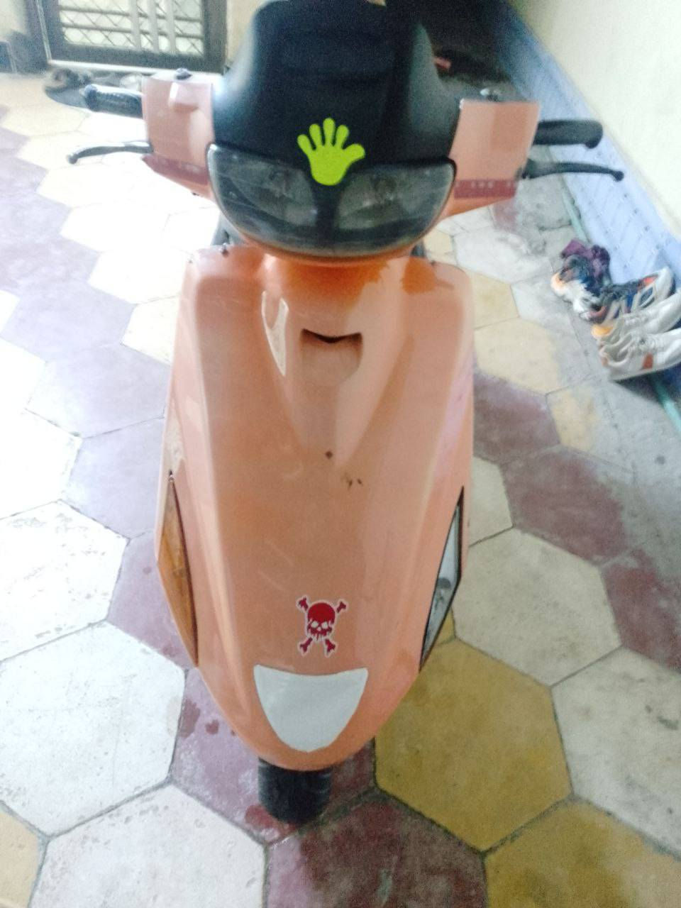 السلام عليكم دراجه فراشه فحل شغاله سلف وهندر واحد مكينتها بلادي ناعمه وحلوه مادخن ولانضوح شلعه ومعدل يخبل دبلاته شغاله تايرات جدد باتري جديد كهربائيات شغاله اشاير هورن الدراجه نضيفه ومرتبه اذا تريد تعال افحص وبيك خير وتدلل سعرها 400 وبيها مجال قليل للطيبين حك الجيه مكاني ديوانيه ام الخيل *********** تعال واتساب ع الخط كل الهلا بيك 💙
