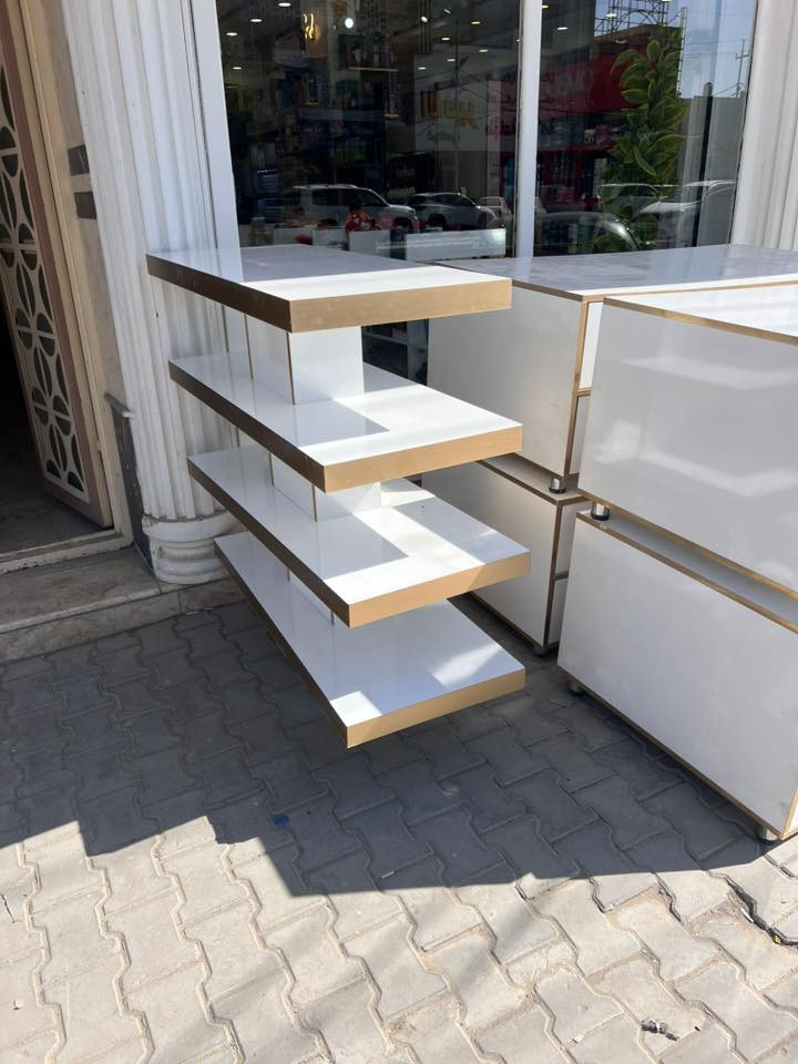 فاترينات وسطيه 4 قطع
***********
