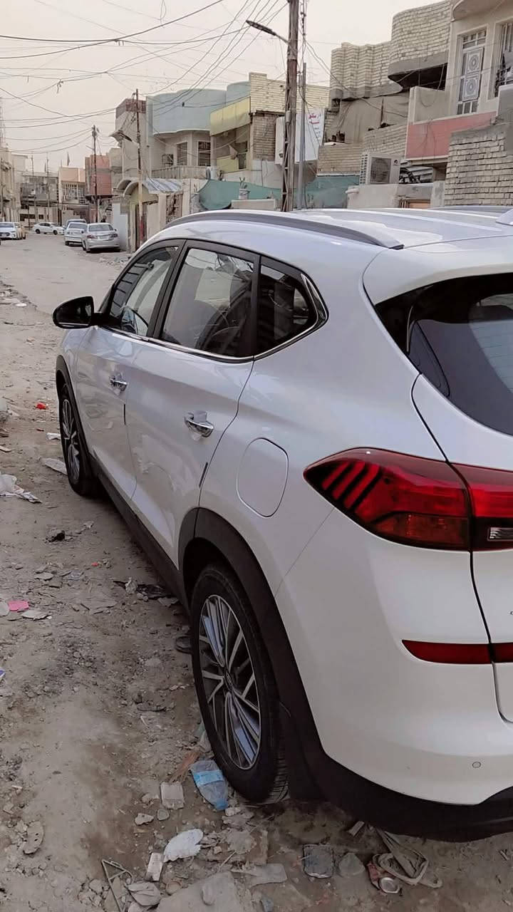 هونداي توسان ٢٠١٩ للبيع رقم بغداد  بصمة ابواب  وبصمة صندوق كشن سائق كهربائي تثبيت سرعة ( كروس) شاحن واير ليس لايتات الامامية وخلفية LED  ثلاجة بجكمجة  وضعيات قيادة ( ايكو سبورت كمفروت) حساسات امامي وخلفي  كاميرة خلفيةدواره شاشه كبيره وبعد بيها مواصفات كثيره
٤ اطارات جديده نوعيه ممتازه وبطارية جديدة السيارة مكفولة من الكير ومحرك مامفتوح بشرط ماشية 106 الف كم حقيقي

مكان سيارة / بغداد البلديات
***********
