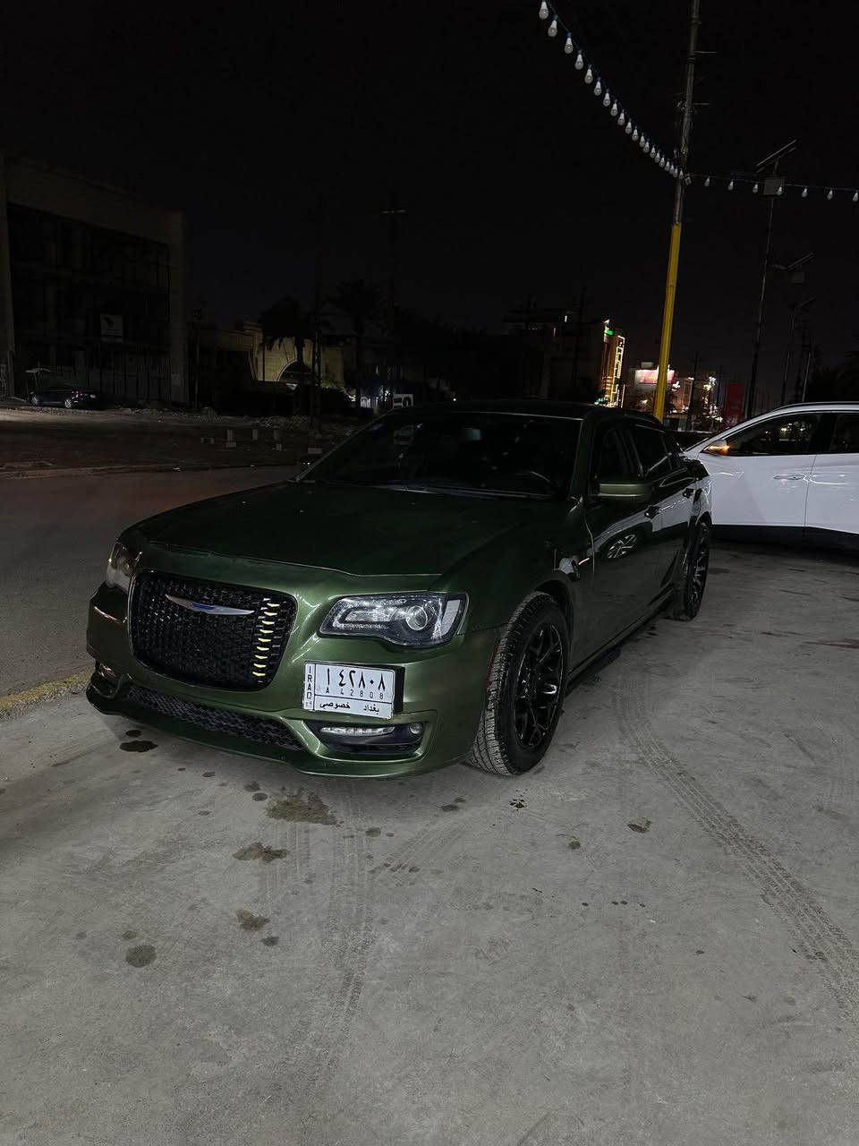 السلام عليكم 
كرايسلر C300 فور ويل موديل 2013للبيع 
وارد أمريكي حادثها چاملغ وبنيد 
السيارة مصبوغة زيتوني تغيير لون ماعدا القماره والدواخل 
محرك وگير وميكانيك وكهرباء كله مكفول
تبريدها ثلج مابي اي نقص معروف 
مقاعد كهرباء والأمامية هيتر
ماشية ١٥٤ الف
رايدها ب ١٥٥ وبيها مجال بسيط 
تحويل ثاني يوم 
مكاني بغداد 
 
***********
متواجد واتساب بغداد, العراق
