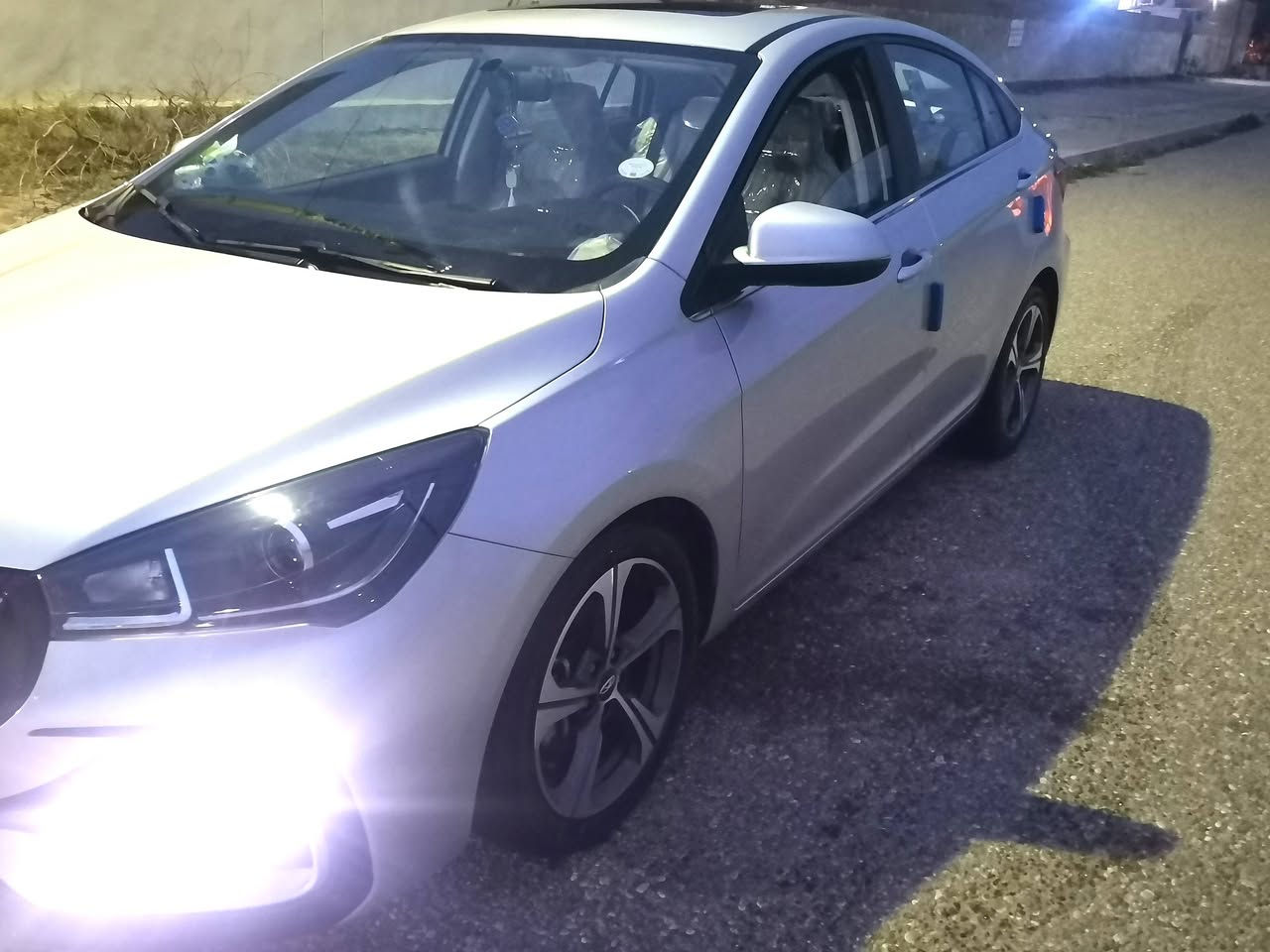 شيري اريزو 5 موديل 2024 فئة Lux لون Silver,, فتحة سقف بانوراما،، تبريد قطعتين،،كشن كهرباء،،شاشة كبيرة +كاميرا خلفية،، حساسات رجوع،،مقاعدجلد، ،مثبت سرعة،،نظامين Eco+sport,, كشنات جلد،،، ،إضاءة LED أمامية وخلفية،، حجم ويل17،،سيارة بيهه ضمان ٥ سنوات (كير، مكينة، كهربائيات) سيارة مكفولة من أي ضرر اوضربة شرط تحویل بيهه دفتر بنزين سعر 109 ورقة مكاني كركوك.


**إذا كنت صاحب هذا الإعلان وتريد حذفه لأي سبب، رجاءا أرسل رسالة إلى الدعم الفني**