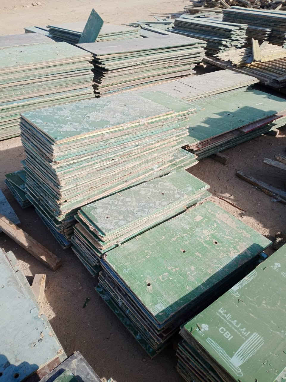 السلام عليكم 

للبيع في كربلاء …. للبيع في كربلاء 

1- بلايووود مغلون نظيف جدا مختلف القياسات ( اشرطة مقاصير ) 
سعر القطعة الكاملة المقاصير 16 الف دينار قفل .

2- سير خشب مقاصير قياس ٤ انج (10*10) سم مختلف القياسات من ١ متر لغاية ٢ متر 
سعر المكعب 350,000 دينار  . 

3- براكيتات سقفي وأرضي سعر القطعة 4 دولار 

4 - قالب حديد دائري قطر ١ متر المتوفر ٢٥،٥ متر طول سعر الطن ١١ ورقة حديد ثقيل درجة اولى 

5- حاوية 6 متر فارغة سعرها 22 ورقة وبيها مجال 

6- كرفان 6 متر أمريكي يطبك سعره 15 ورقة وبي مجال .  

للاتصال أو  واتساب : ***********
مهندس محمد 
كربلاء المقدسة
ملاحظة : فقط الحاوية والكرفان مكانهم الحصوة وباقي المواد مكانهم كربلاء .
