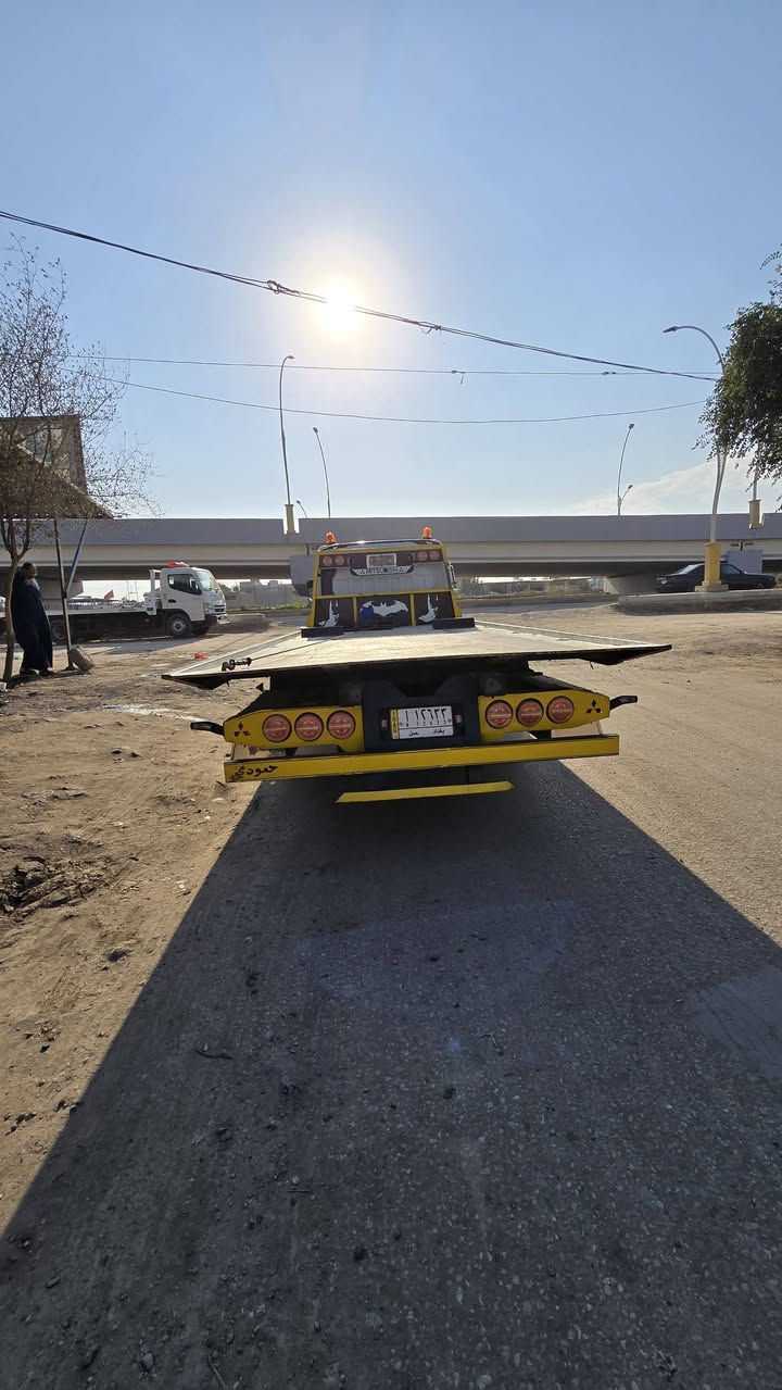 سلام عليكم كنتر سطحه للبيع موديل 2008 كير ومكينه جدد ستوني شادهن طويله اصل السياره للشغل كبل جاهزه من كلشي 
***********
