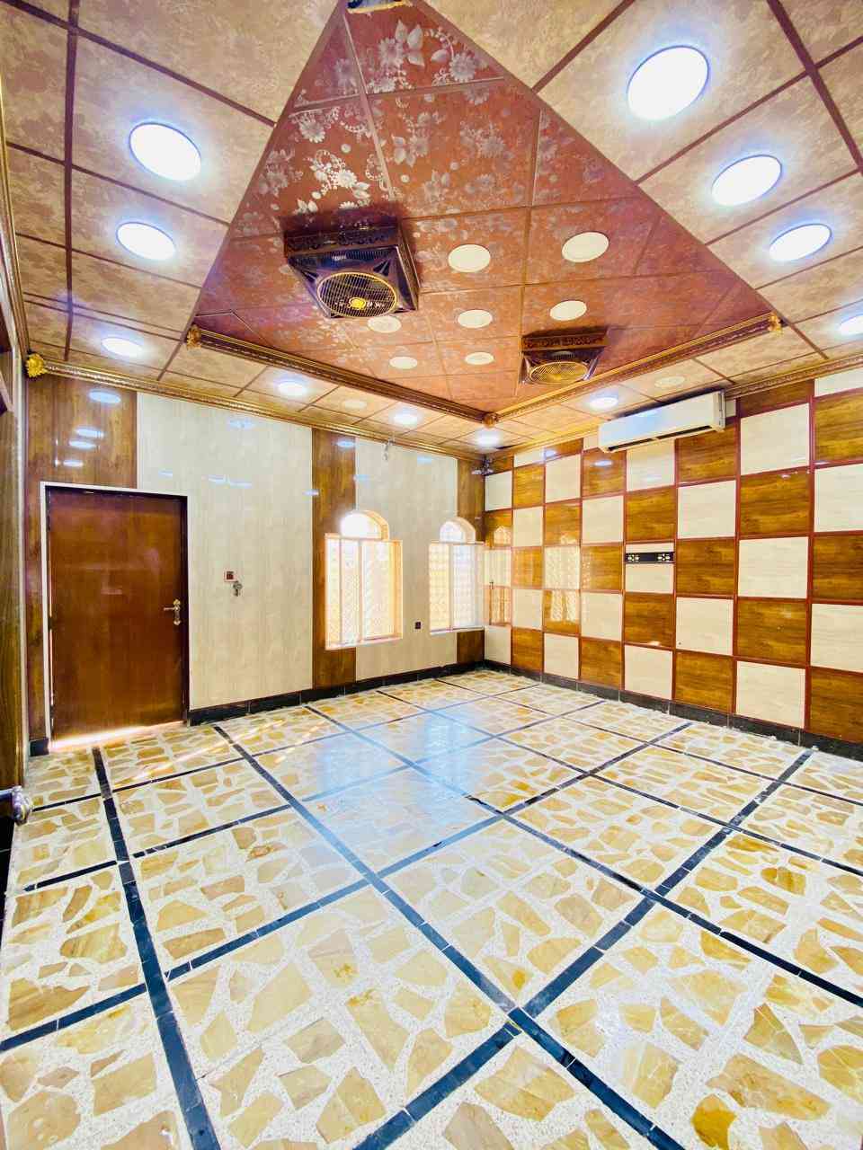 دار  تجاري للبيع 247 متر  شارع 20   الموقع حي الخظراء   من جهة الفراز.
بناء طابوق  بناء 2012

صالة استقبال مطبخ 

عدد الغرف 5

السعر  وباقي التفاصيل اكثر  خاص او *********** 

 للأستفسار اكثر ⬇️

*********** 

مكتب العباسي للعقار ركن شارع 2000 حي الشهداء 

 اي عقار عندك حاب تبيعة  في جميع مناطق سامراء  راسلنا واتساب او عبر الخاص
