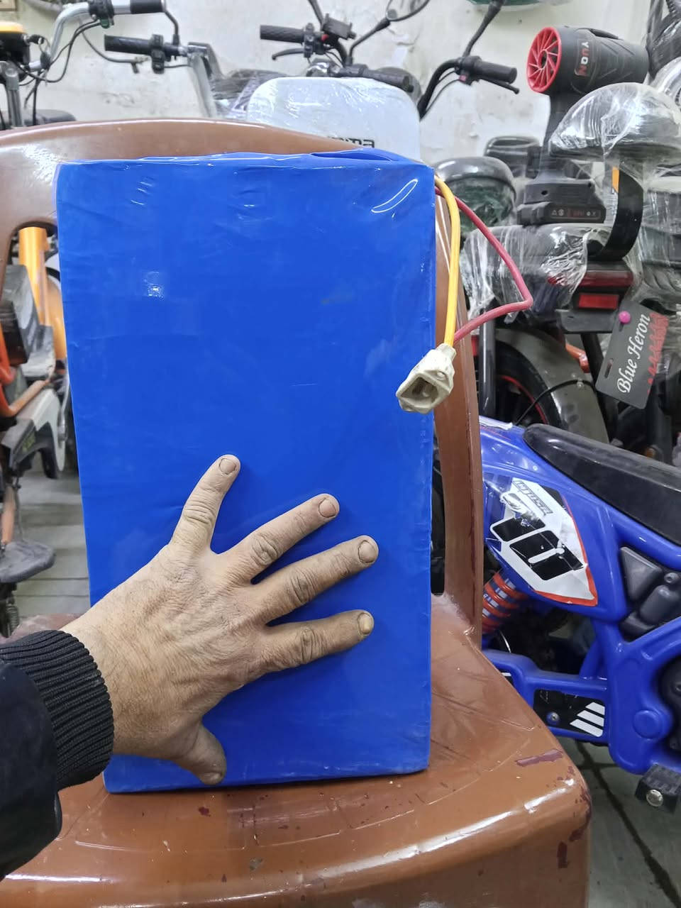 بطاريه لثسوم فسفات الحديد ضخمه 72 فولت 60 امبير قويه جدا وثقيله سعر 400 التليفون ***********
