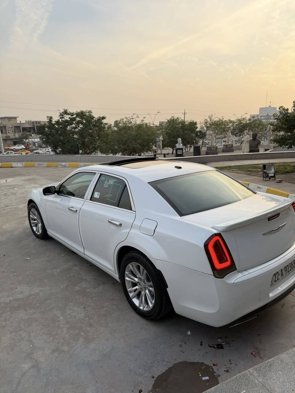 السلام عليكم الاخوان .. سعرها 225
كرايسلر 300 2015 ليمتد

سيارة مكفولة كفاله بل عراق صارا بيها قطع واحد بخ بدون فتحه برغى هم..

ماشية 100 كيلومتر  حقيقي ..

مواصفات ليمتد فول مواصفات ..

كير محرك كلة بشرط ..

نظافة ماتها %100 مابي اي نواقص 

مكان سيارة كركوك 

شراي يخابر ***********
