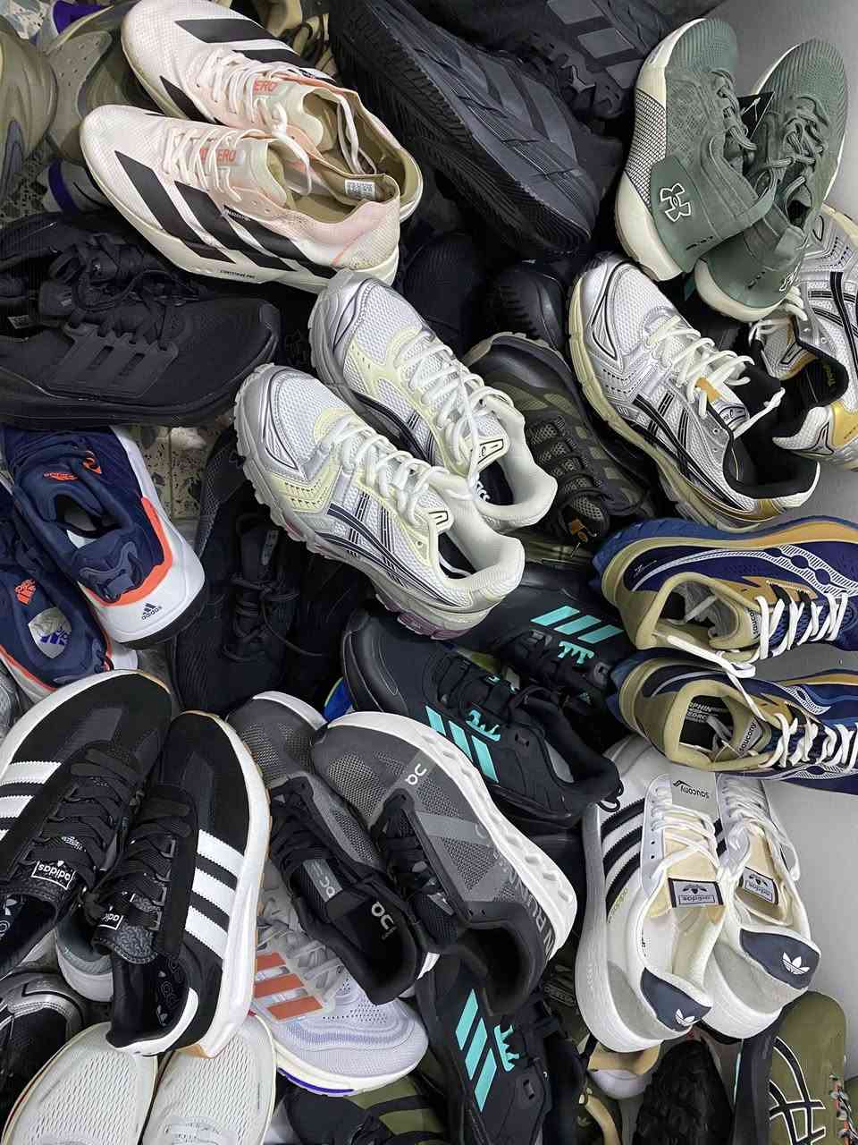 نايك/اديداس/ازيكس/اندر ارمز/QC/سايكون 
قياسات من ال40 ل45
منشى فيتنامي الاصلي
***********
