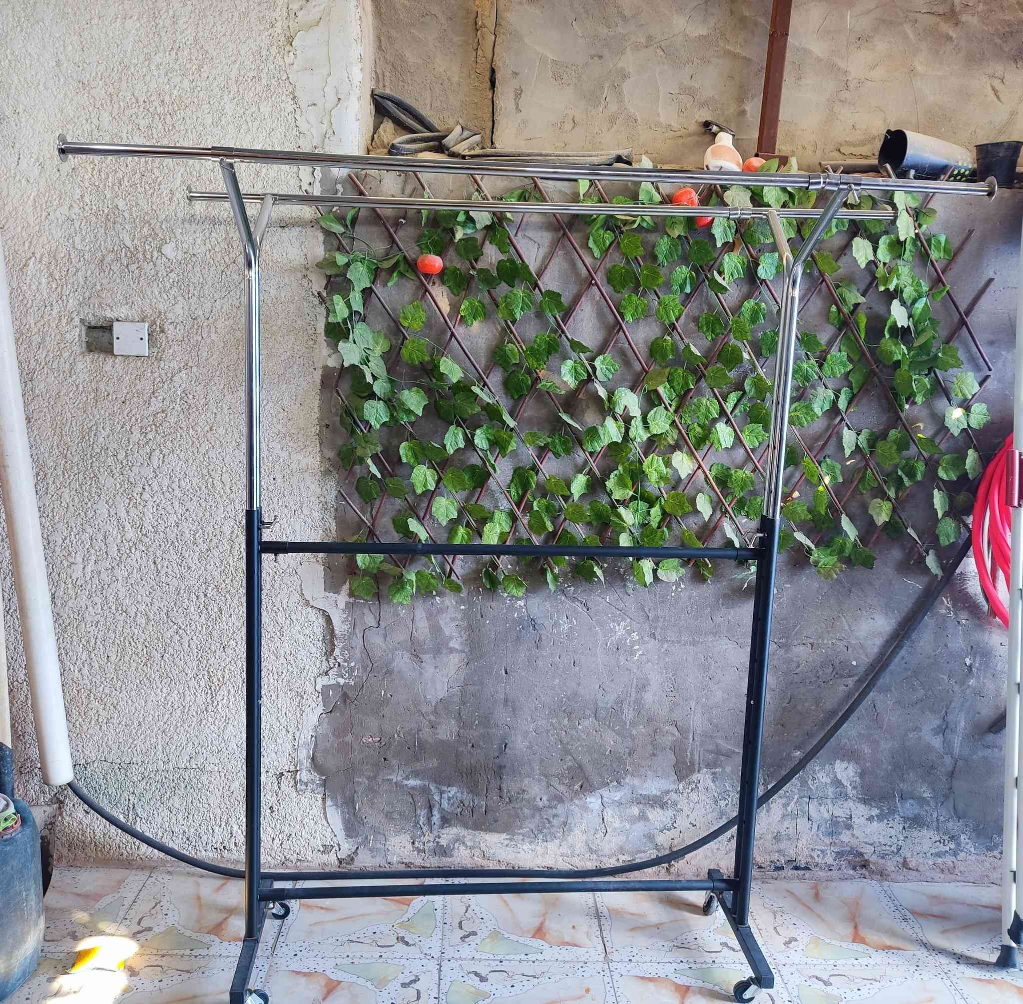 سلام عليكم. ملكانات. و ستان مال ملابس للبيع.  الرقم ***********
